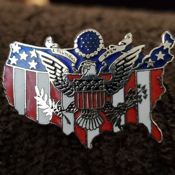 VINTAGE Enamel Pin - Picture 1 of 2